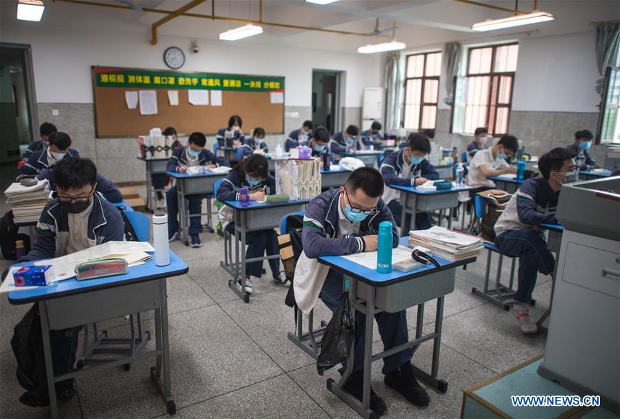 CHINA-WUHAN-COVID-19-GRADUATING CLASSES-RESUMPTION (CN)