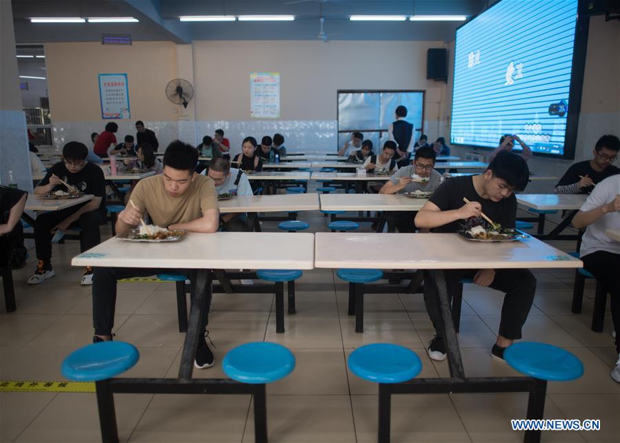 CHINA-WUHAN-COVID-19-GRADUATING STUDENTS-CLASSES RESUMPTION (CN)