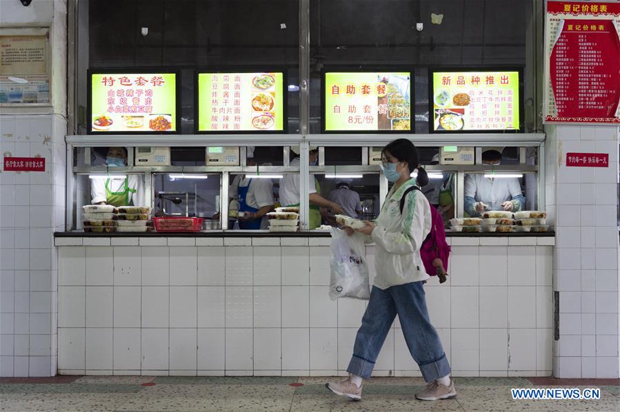 CHINA-HUBEI-XIANGYANG-SCHOOLS-CLASS RESUMPTION (CN)