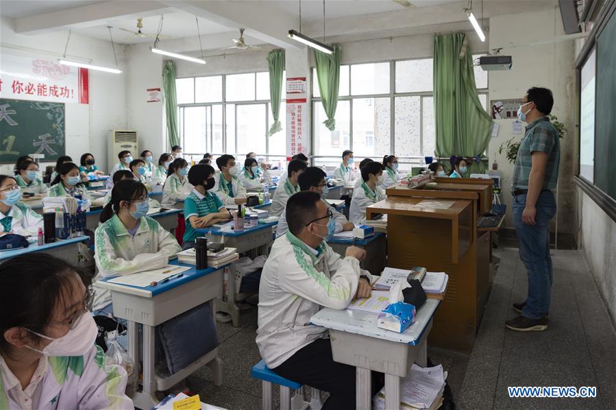 CHINA-HUBEI-XIANGYANG-SCHOOLS-CLASS RESUMPTION (CN)