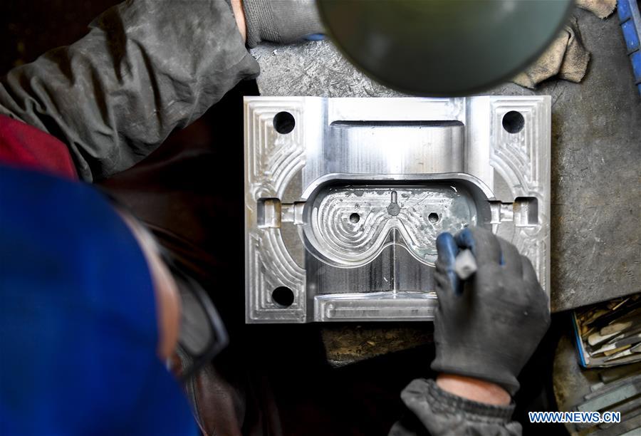 CHINA-JILIN-YANBIAN-PROTECTIVE GOGGLES-PRODUCTION (CN)