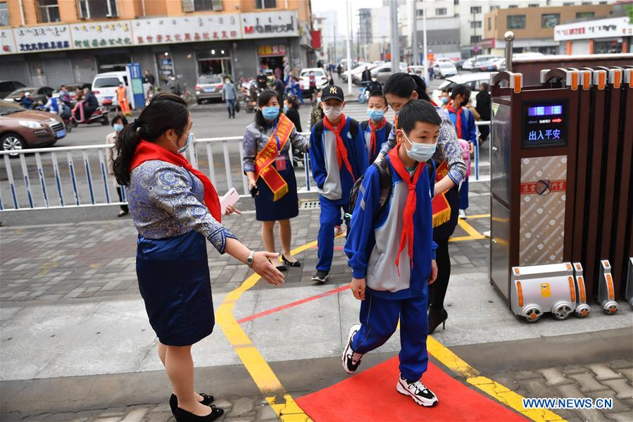 CHINA-INNER MONGOLIA-HOHHOT-STUDENTS-RETURNING TO SCHOOL (CN)