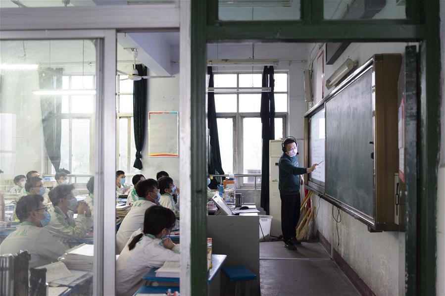 CHINA-HUBEI-XIANGYANG-STUDENTS-RETURNING TO SCHOOL (CN)
