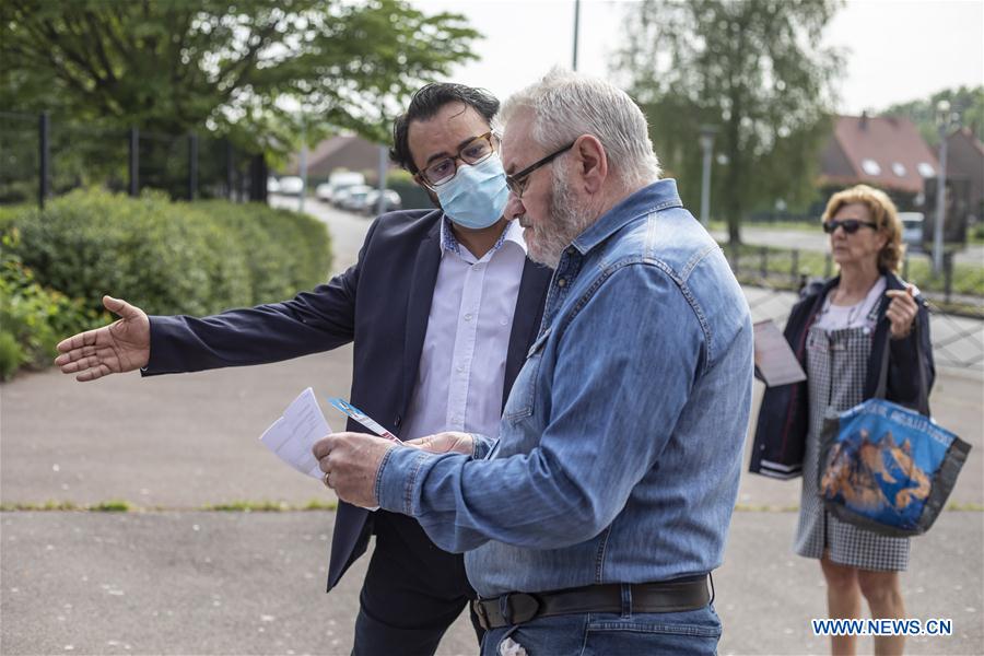 FRANCE-MARQUETTE-LEZ-LILLE-MASK-DISTRIBUTION