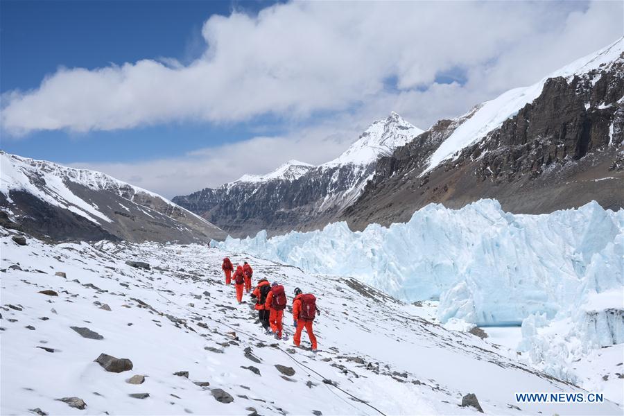 (InTibet) CHINA-TIBET-MOUNT QOMOLANGMA-REMEASUREMENT-DELAY-RISK OF SNOW SLIDE (CN)