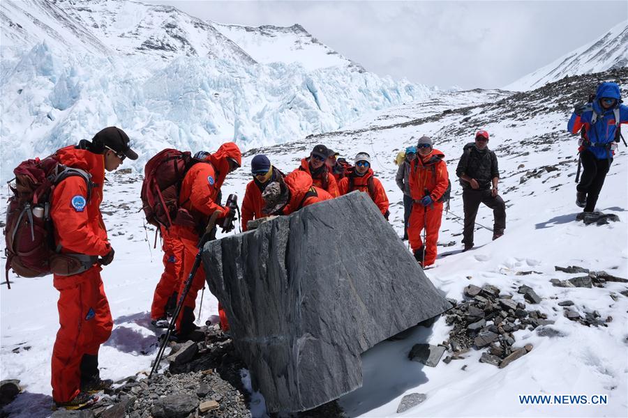 (InTibet) CHINA-TIBET-MOUNT QOMOLANGMA-REMEASUREMENT-DELAY-RISK OF SNOW SLIDE (CN)