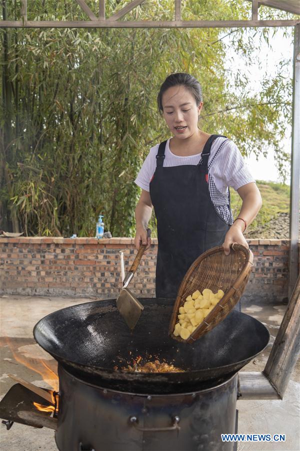 CHINA-SICHUAN-CHENGDU-SHORT VIDEO CREATOR-COUPLE (CN)