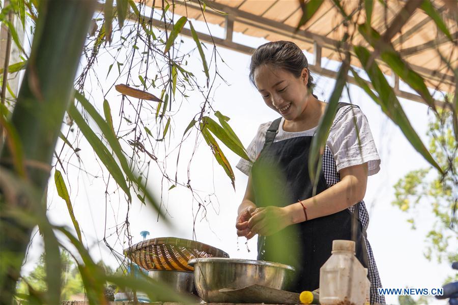 CHINA-SICHUAN-CHENGDU-SHORT VIDEO CREATOR-COUPLE (CN)