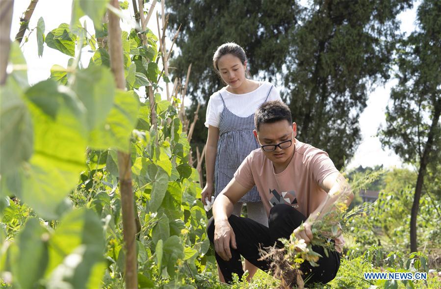 CHINA-SICHUAN-CHENGDU-SHORT VIDEO CREATOR-COUPLE (CN)