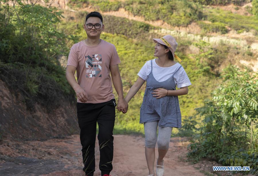CHINA-SICHUAN-CHENGDU-SHORT VIDEO CREATOR-COUPLE (CN)