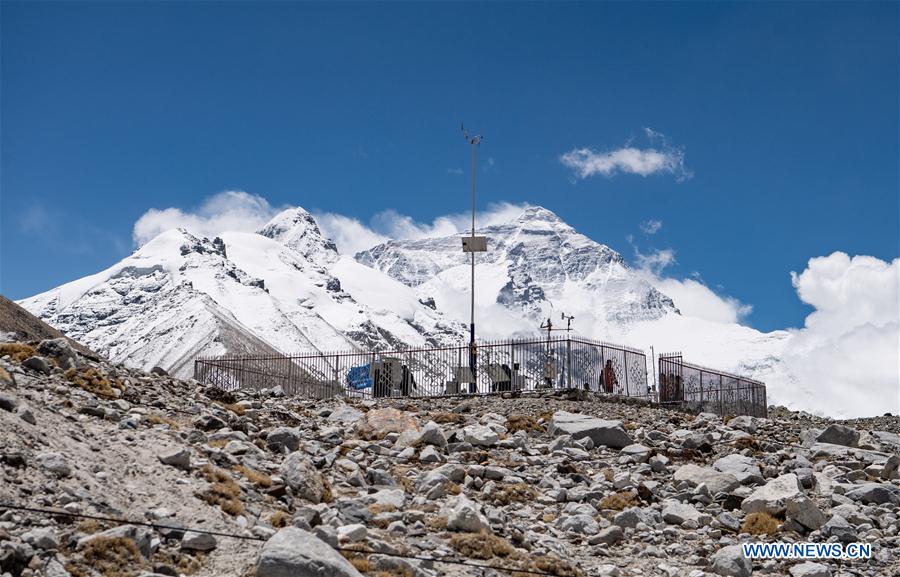 (InTibet) CHINA-TIBET-MOUNT QOMOLANGMA-REMEASUREMENT-METEOROLOGICAL STATION (CN)