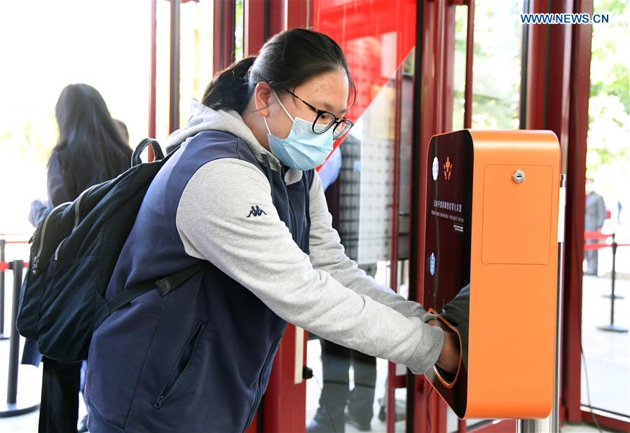 CHINA-BEIJING-COVID-19-SCHOOL-FINAL YEAR STUDENTS-RESUMPTION (CN)