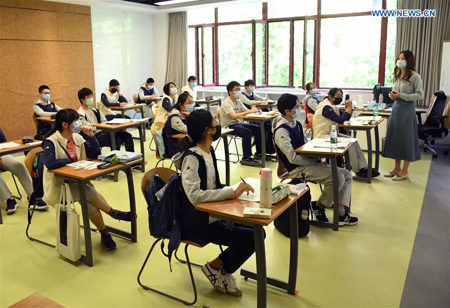 CHINA-BEIJING-COVID-19-SCHOOL-FINAL YEAR STUDENTS-RESUMPTION (CN)