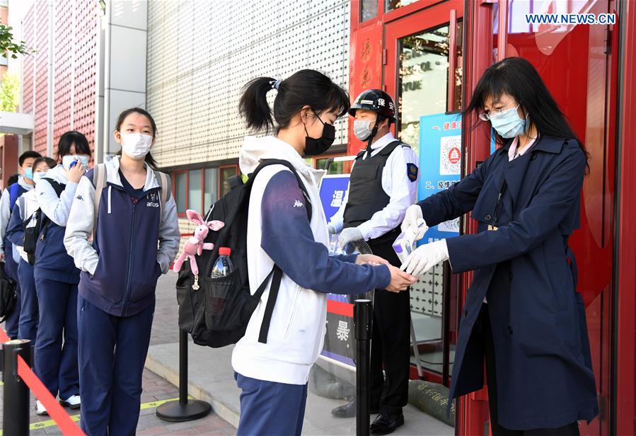 CHINA-BEIJING-COVID-19-SCHOOL-FINAL YEAR STUDENTS-RESUMPTION (CN)