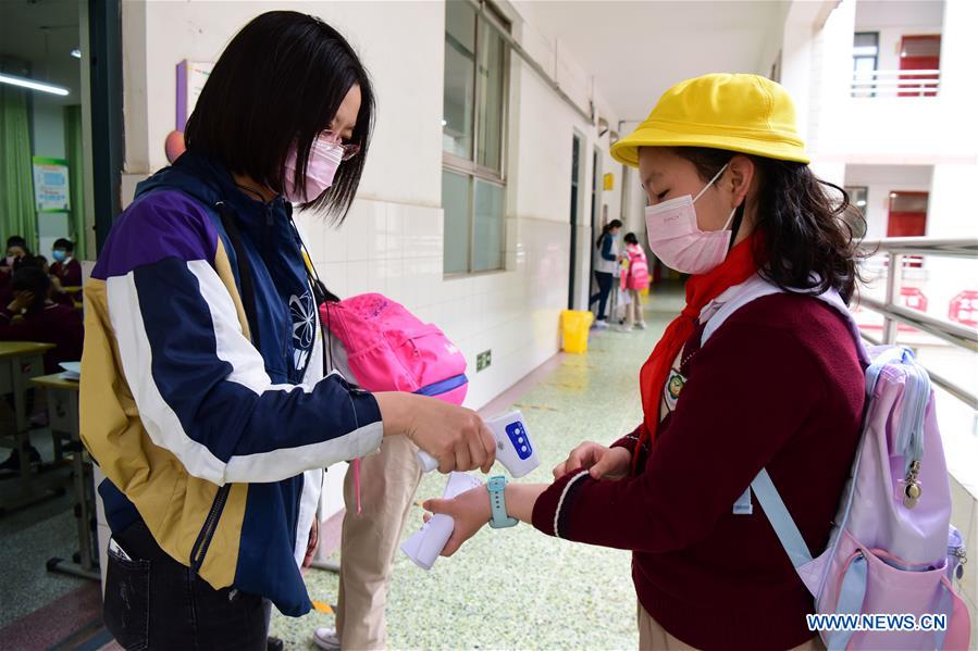 CHINA-ZHENGZHOU-PRIMARY SCHOOLS-RESUMPTION (CN)