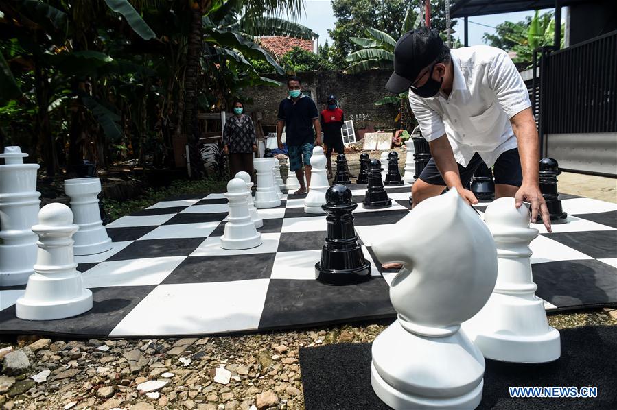 INDONESIA-SOUTH TANGERANG-GIANT CHESS