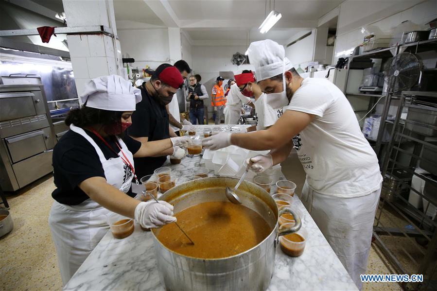 Volunteers offer free fast food of Iftar for needy people in Algeria