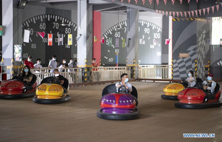 CHINA-WUHAN-COVID-19-THEME PARK-REOPENING (CN)