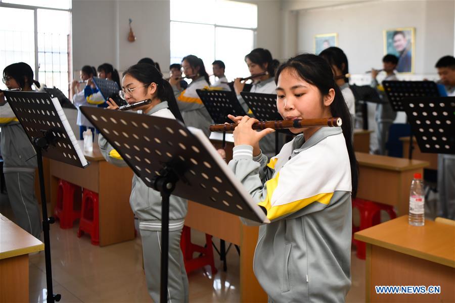 CHINA-HUNAN-XIANGXI-SCHOOL-MUSIC LESSON (CN)