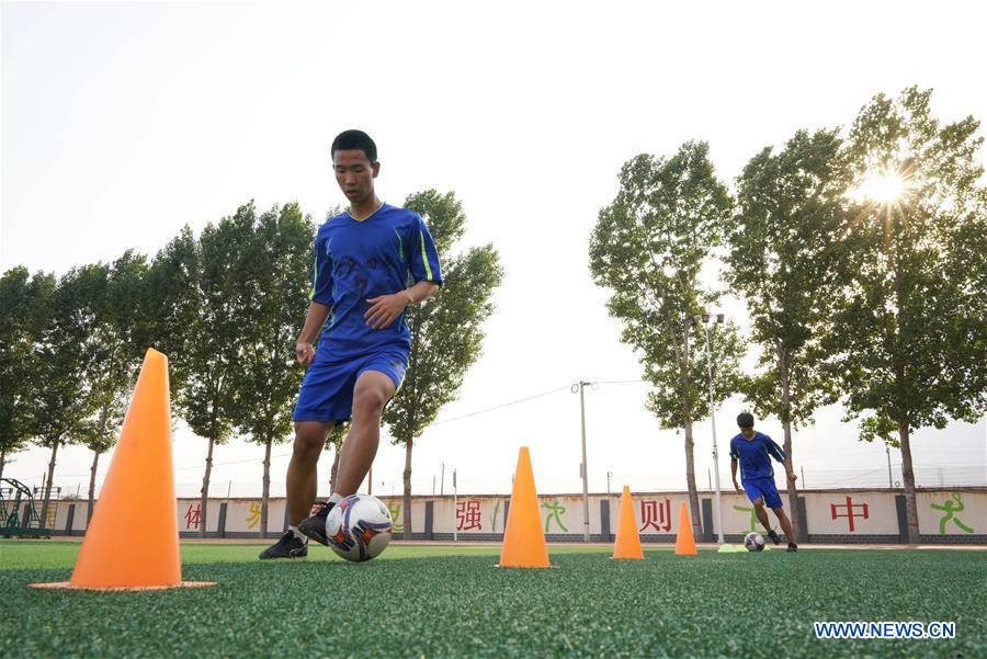 (SP)CHINA-HEBEI-XINGTAI-STUDENT-FOOTBALL(CN)