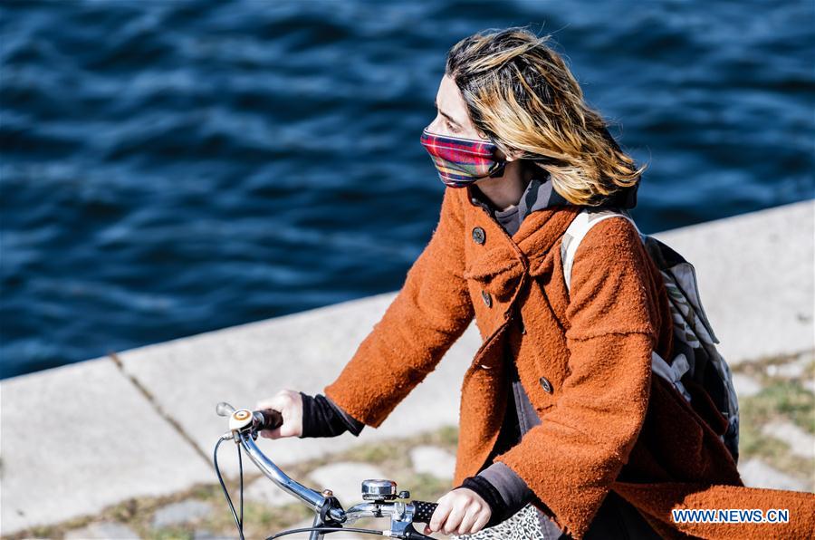 People wear face mask in Berlin, Germany Xinhua English.news.cn