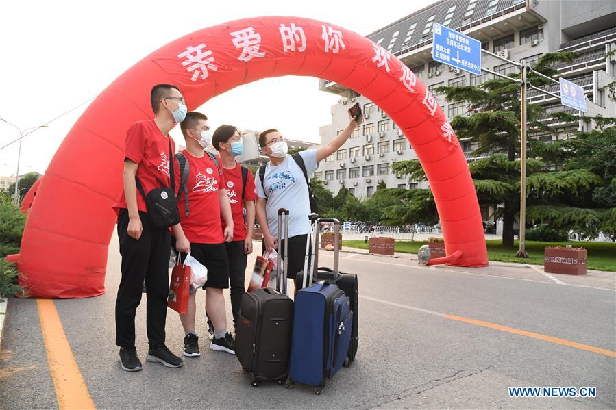 CHINA-BEIJING-UNIVERSITY STUDENT-RETURNING TO SCHOOL (CN)