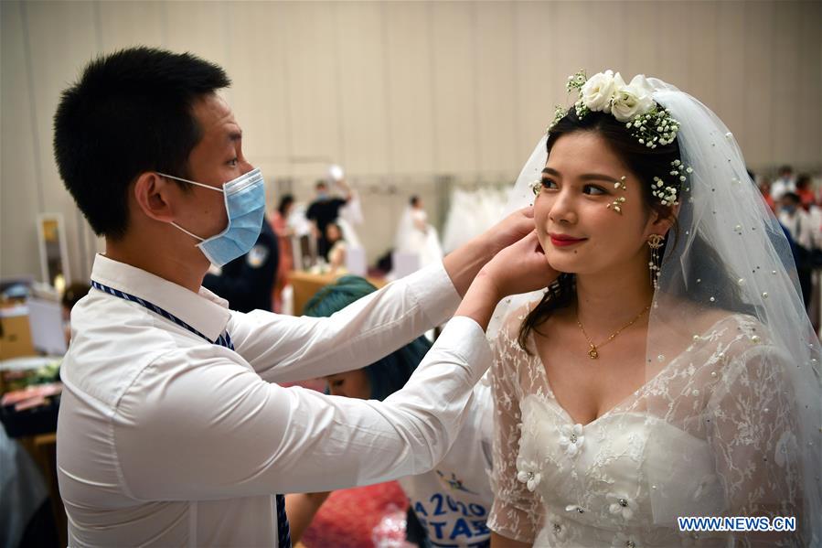 CHINA-HAINAN-SANYA-CORONAVIRUS FIGHTERS-GROUP WEDDING (CN)