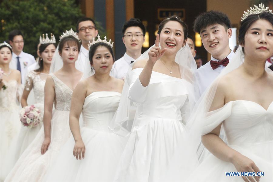 CHINA-HAINAN-BOAO-CORONAVIRUS FIGHTERS-GROUP WEDDING (CN)