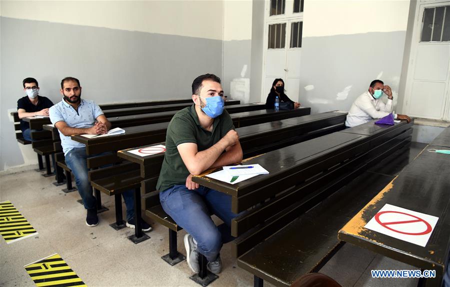 Students maintain social distancing during lecture at Damascus