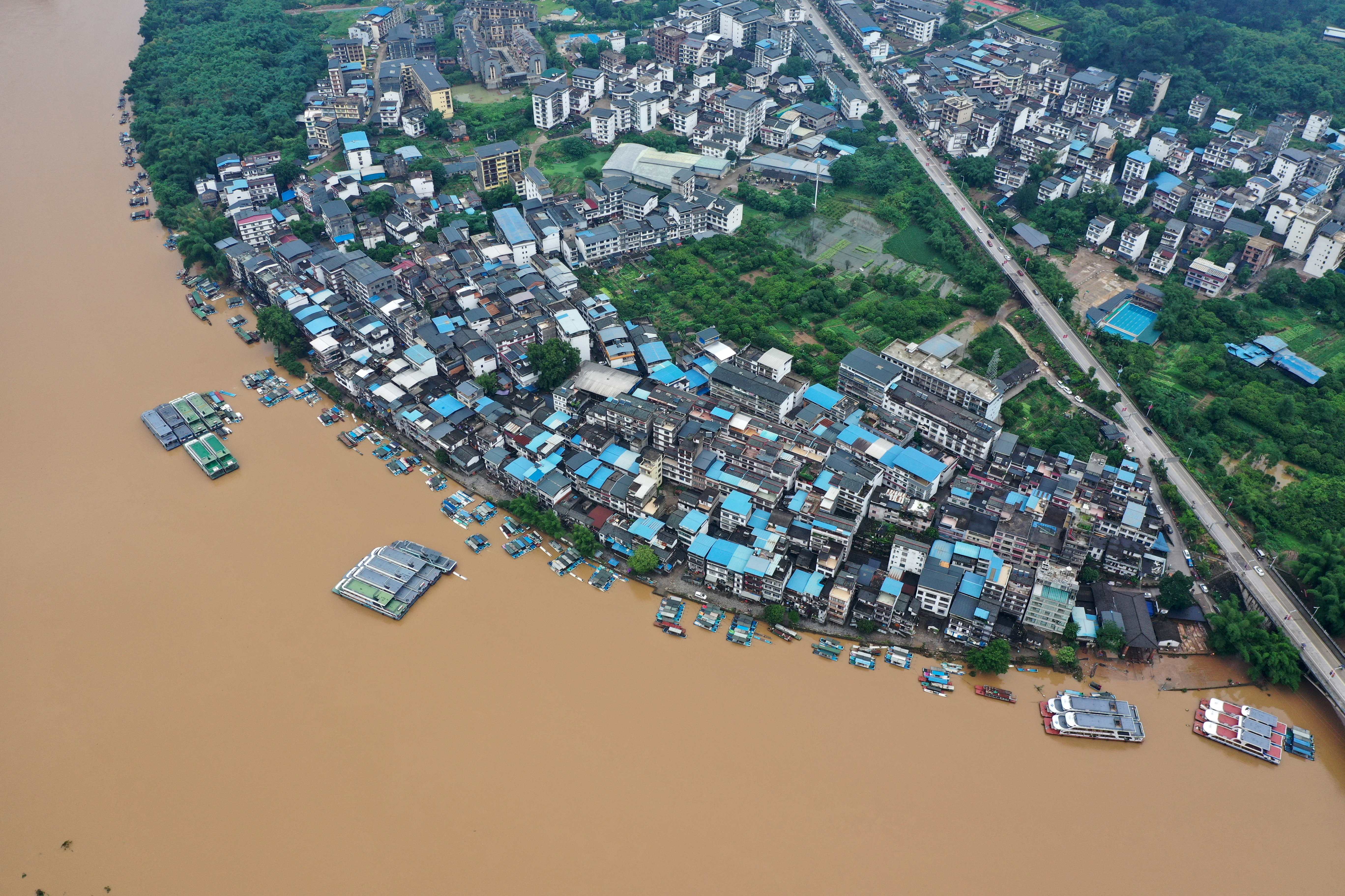 Xinhua Headlines: China's flood-hit regions battle natural ...