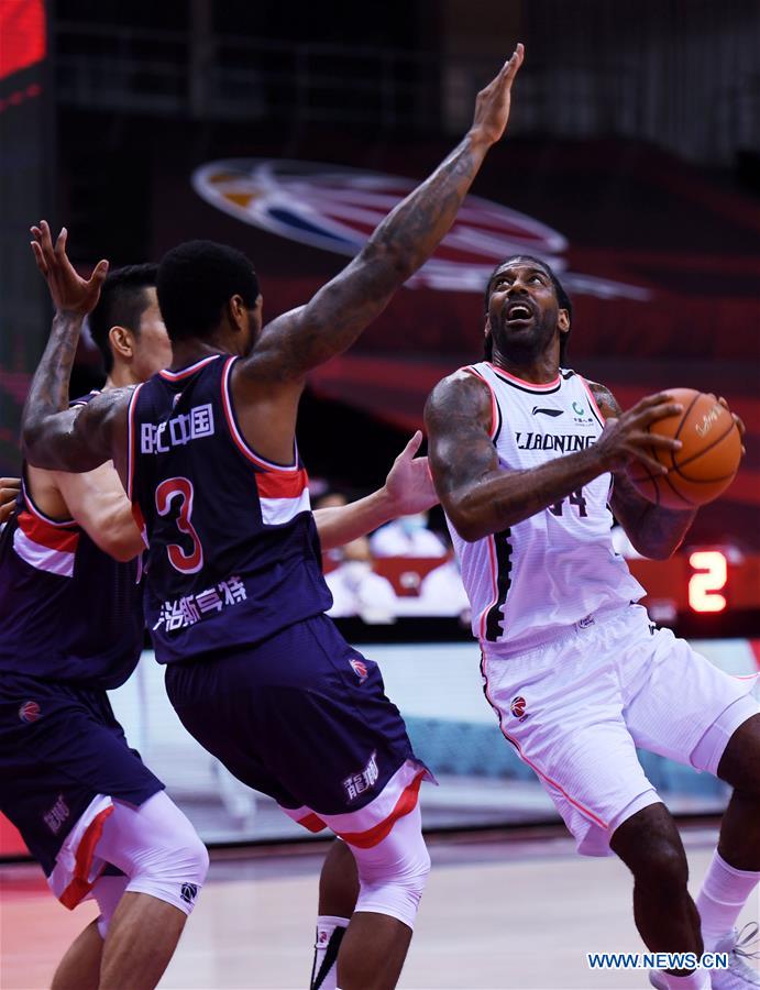 (SP)CHINA-QINGDAO-BASKETBALL-CBA LEAGUE-GUANGZHOU VS LIAONING