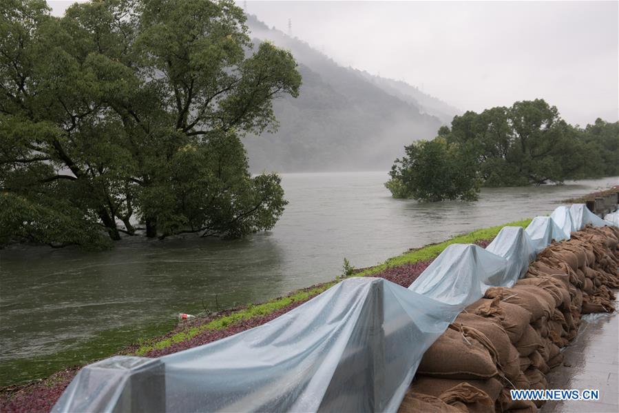 CHINA-ZHEJIANG-XIN'AN RIVER RESERVOIR-FLOOD DISCHARGE (CN)