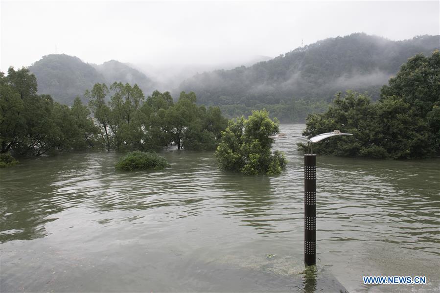 CHINA-ZHEJIANG-XIN'AN RIVER RESERVOIR-FLOOD DISCHARGE (CN)