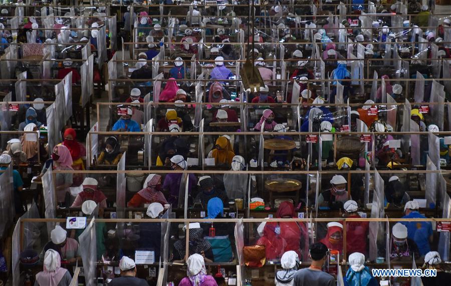 INDONESIA-MALANG-CIGARETTE-WORKERS-COVID-19