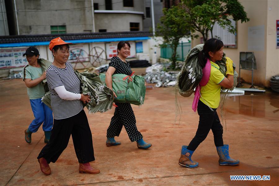 CHINA-JIANGXI-POYANG-FLOOD CONTROL-ELDER WOMAN VOLUNTEERS (CN)