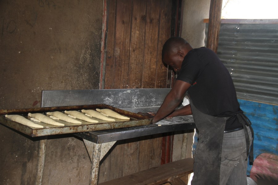 Feature Zimbabwean baker helps fend off hunger in community by