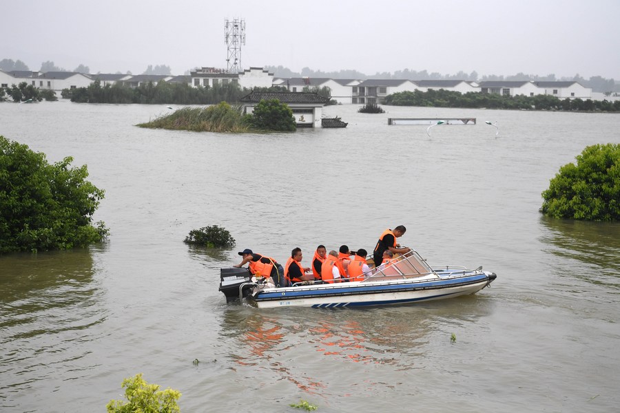 China Focus Private rescue team aids Yangtze River flood relief