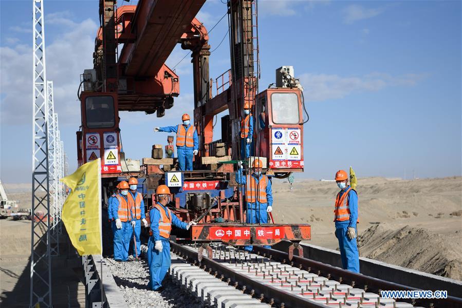 CHINA-XINJIANG-GOLMUD-KORLA RAILWAY-TRACK LAYING-FINISH (CN)
