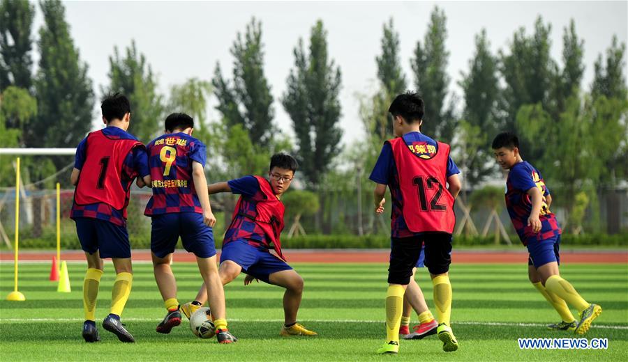 (SP)CHINA-HEBEI-RENQIU-FOOTBALL-SCHOOL TEAM (CN)