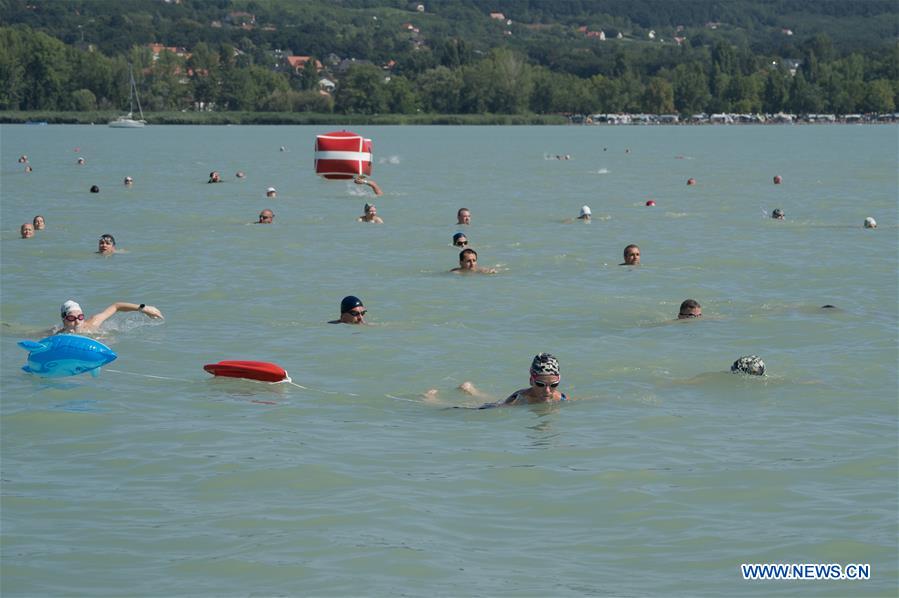(SP)HUNGARY-REVFULOP-SWIMMING ACROSS LAKE BALATON 