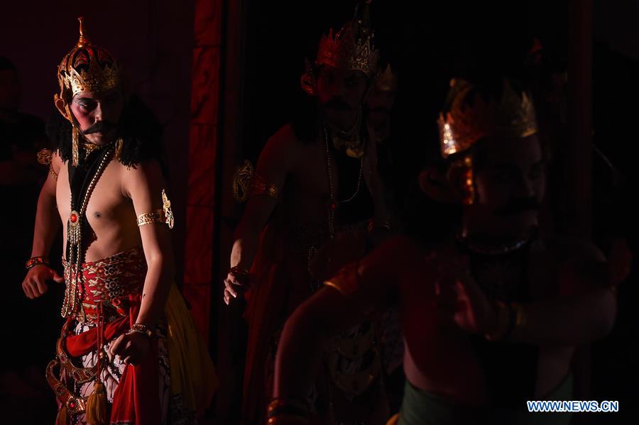 Javanese human puppet show live streamed to increase actors'