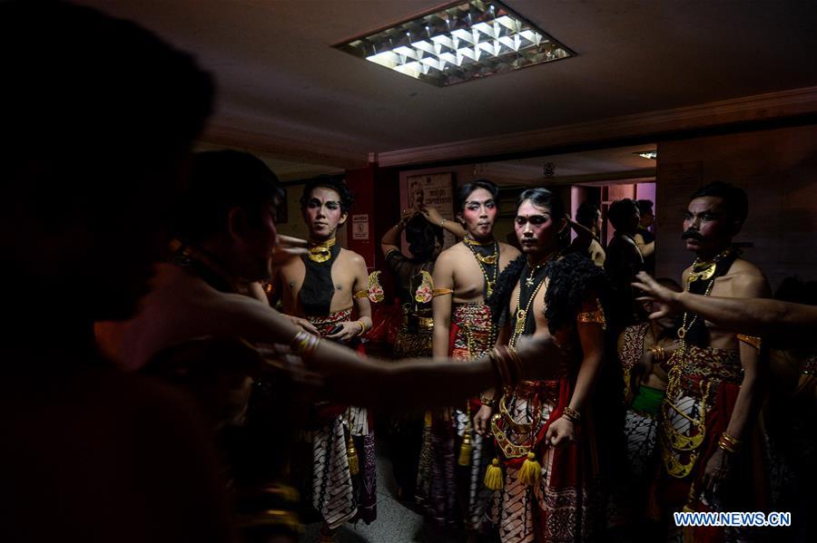 Javanese human puppet show live streamed to increase actors'