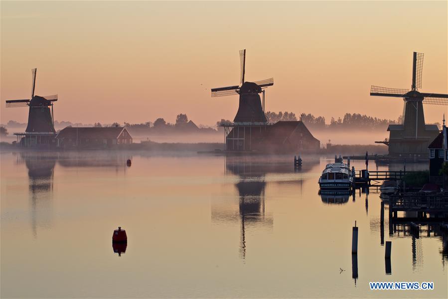 NETHERLANDS-ZAANDIJK-ZAANSE SCHANS-WINDMILLS