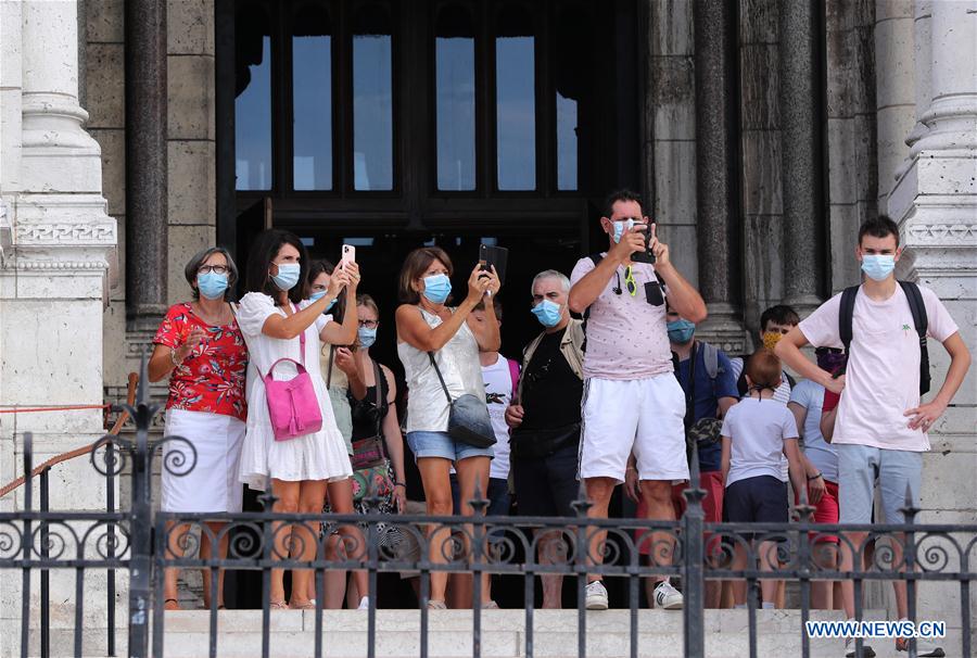 Masks to be compulsory in busy outdoor places in Paris from Monday
