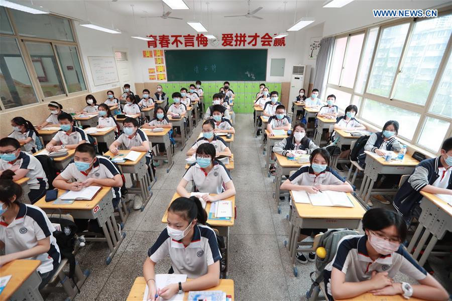 CHINA-WUHAN-JUNIOR HIGH SCHOOLS-REOPEN (CN)