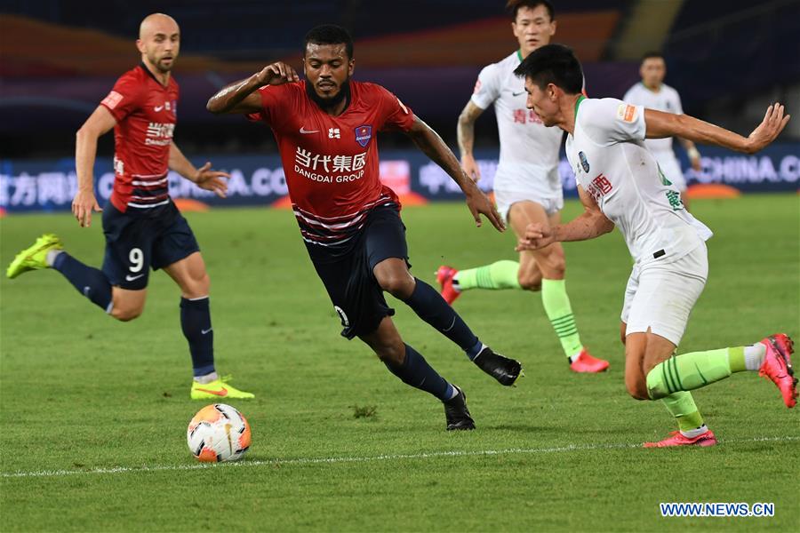 (SP)CHINA-SUZHOU-FOOTBALL-CHINESE SUPER LEAGUE-CHONGQING VS QINGDAO (CN)