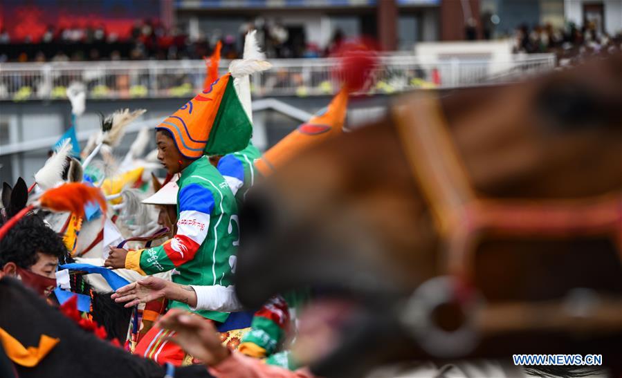 (InTibet)CHINA-TIBET-DAMXUNG-HORSE RACING FESTIVAL (CN)