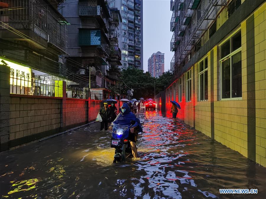 CHINA-GUANGZHOU-HEAVY RAINFALL-FLOODED STREET (CN)