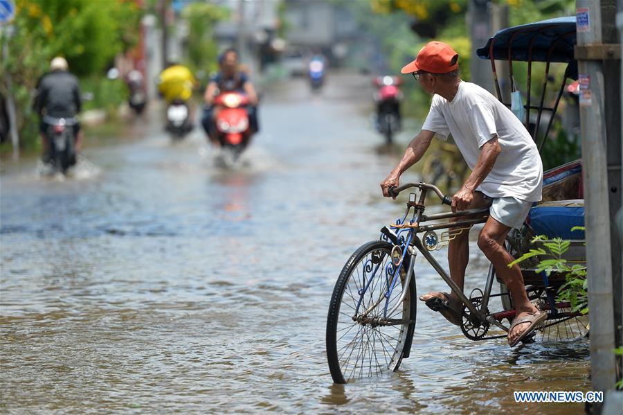 泰国-曼谷-降雨