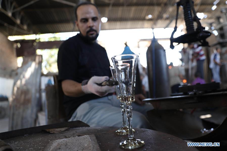 Feature Egyptian village beats unemployment by making, decorating